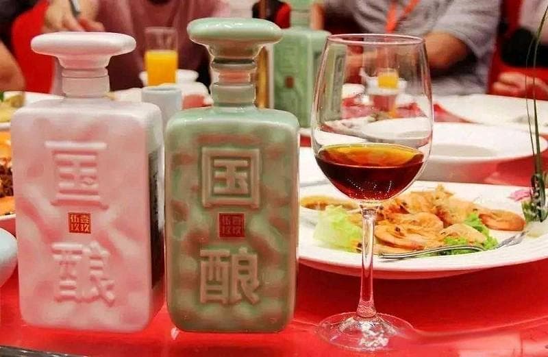 人为何要喝酒？通过酒，人们可以喝出“文化”，喝出“自信”。