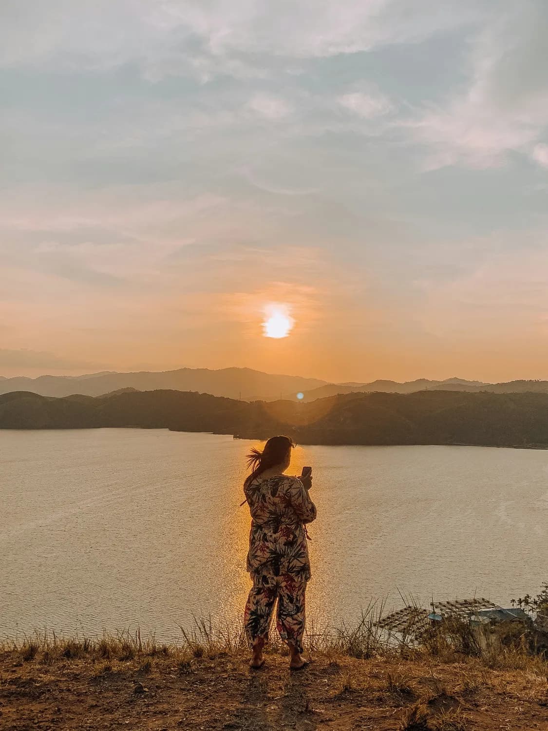 张馨予打卡浩坤湖，百色网红景点不容错过