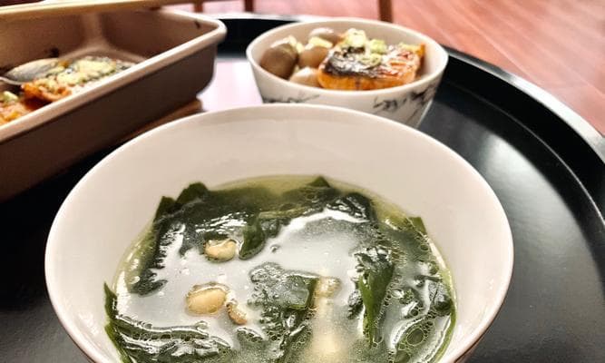 用味增汤打造日本风味，做出美味佳肴（掌握味增汤的制作技巧）