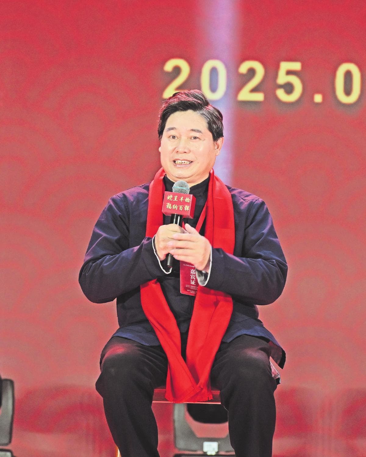 蛇是富裕、吉祥的象征，我们也是“蛇的传人”