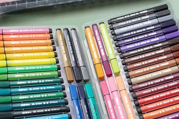 水彩笔和马克笔有什么区别，外观、作用和种类均不同