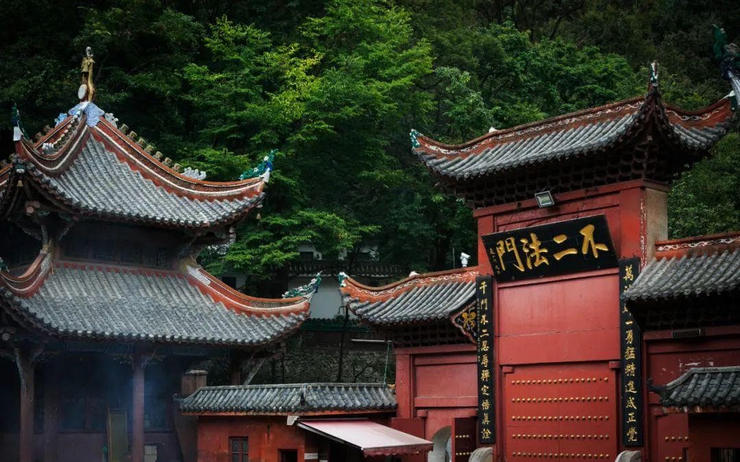 贵阳十大景点：一半烟火，一半清欢