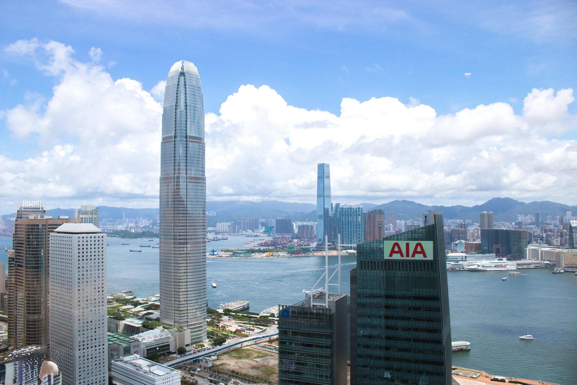 香港定居政策除了优才和高才计划外，还有哪些其他途径？