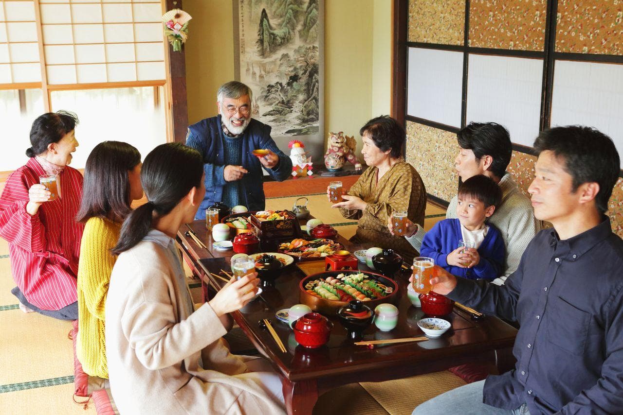 日本座次礼仪全解析：从传统日式房间到现代交通工具的座次规范