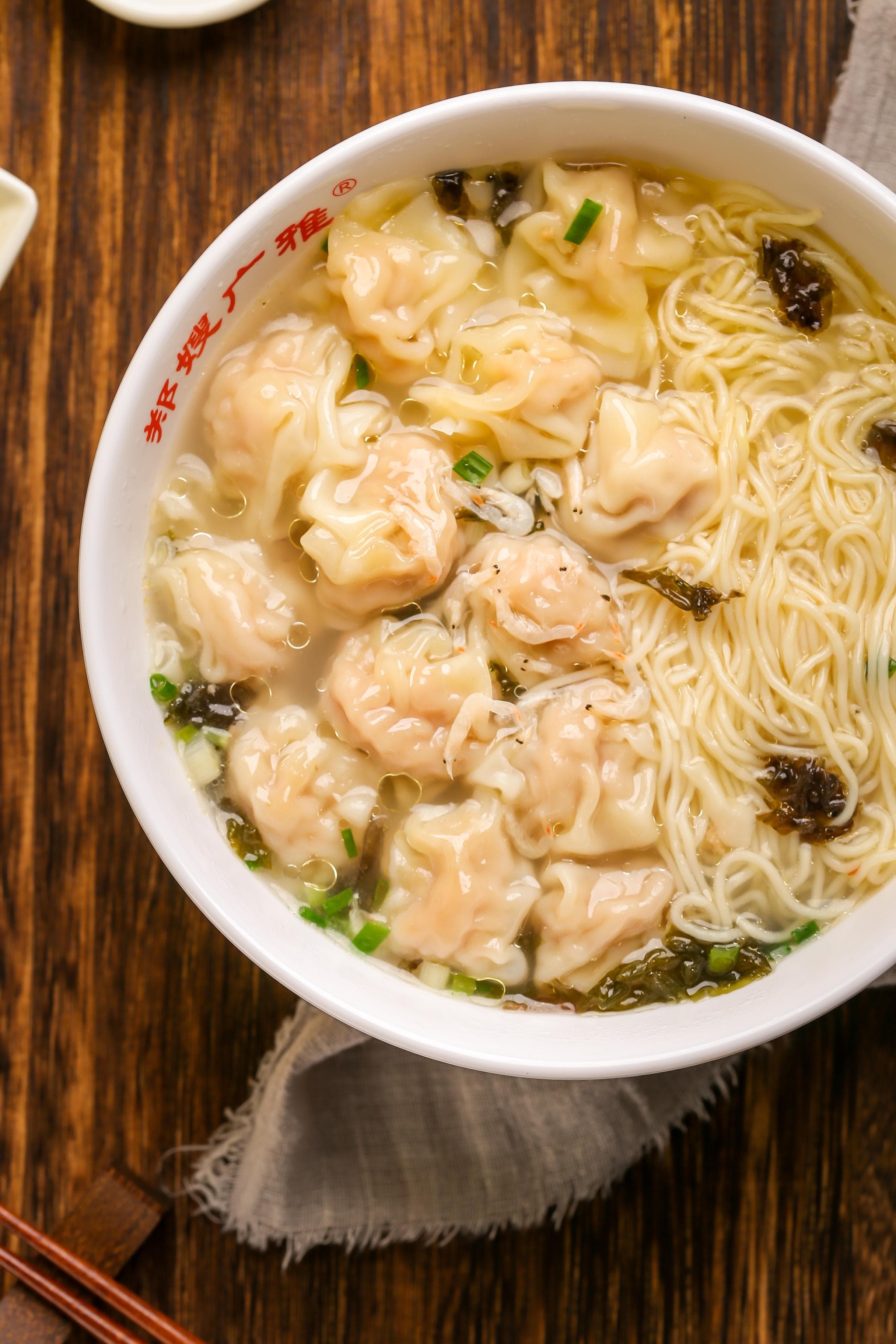 云吞面碱水味怎么除为什么有点苦，郑嫂广雅云吞带你领略一碗地道云吞面的味道