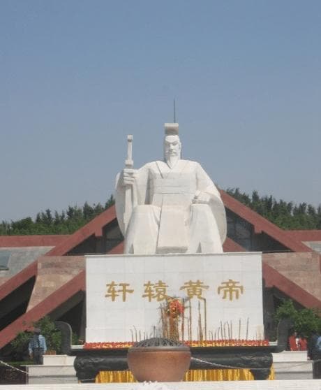 蚩尤为两个部落融合而成，后裔逐步南迁至江汉以南