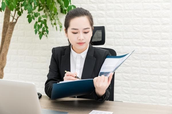 职场社交礼仪：如何在职场中展现自信和专业？