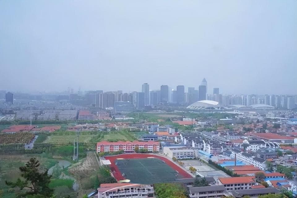 江苏有座“万亿俱乐部”城市，位于苏北，实力媲美苏南，不是徐州