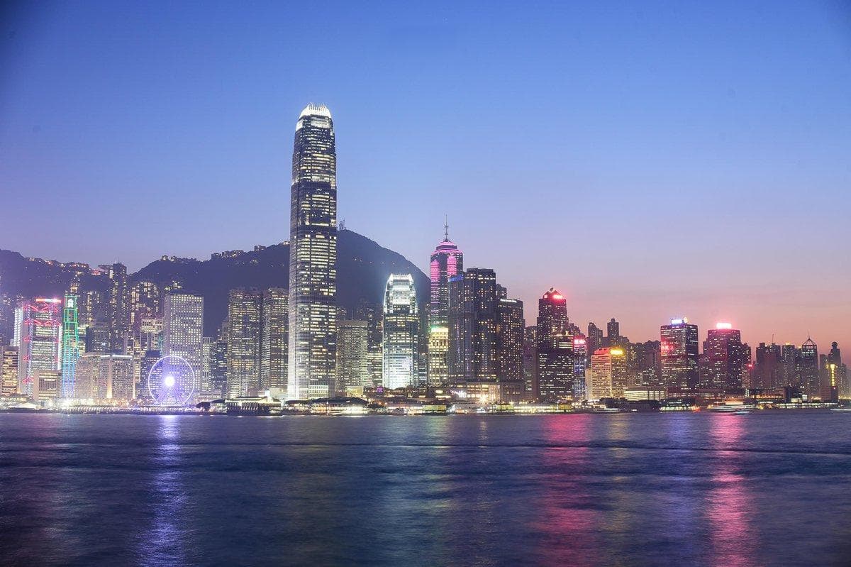 香港维多利亚港：世界三大夜景之一的璀璨魅力