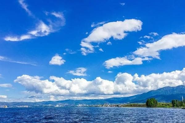 2月份云南旅游攻略：穿衣指南与全年最佳旅游时间推荐