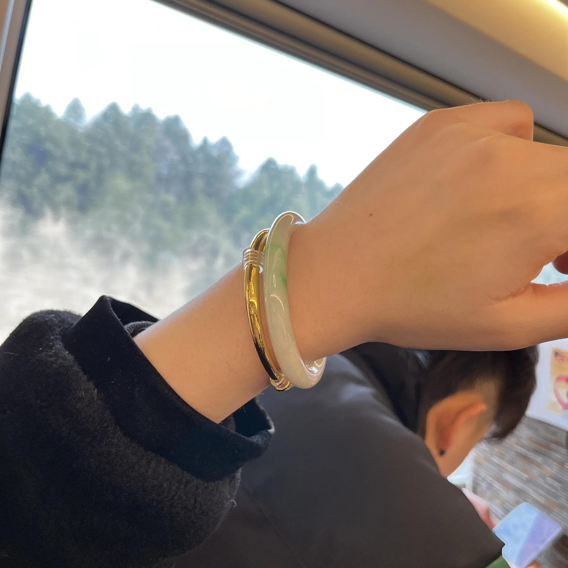 黄金手镯叠戴指南：15种搭配方式及注意事项