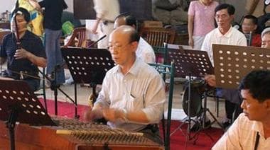 粤剧的伴奏乐器是什么？唱腔分为哪几种？