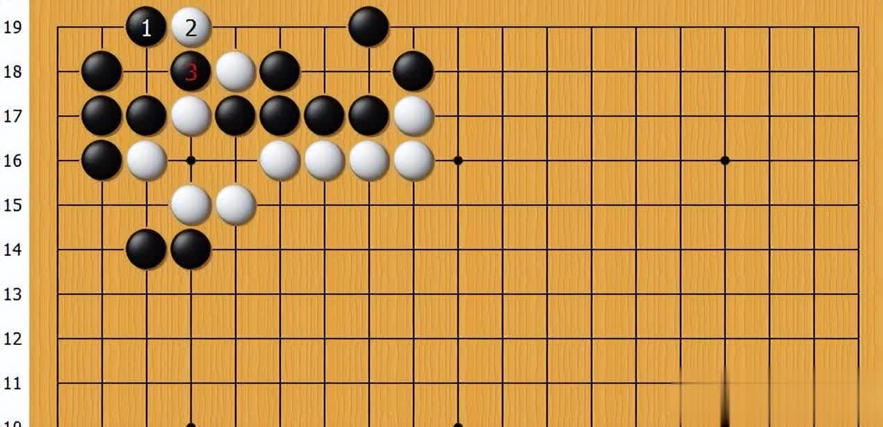 黑棋巧妙扩大眼位，一线爬渡过，实现内外黑棋完美连接