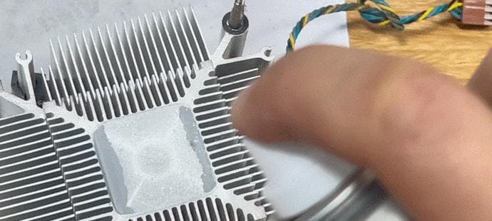 CPU硅脂未涂好的危害与解决方法（影响散热性能，降低电脑稳定性的罪魁祸首）