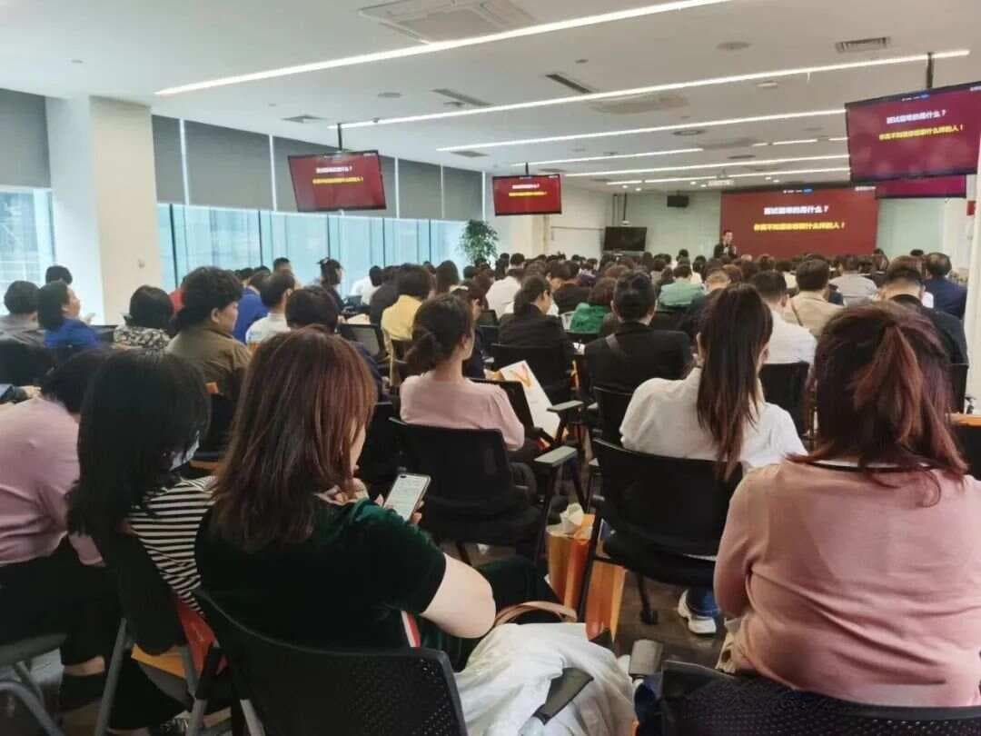 领导的管理能力行不行，看他开会就知道了！