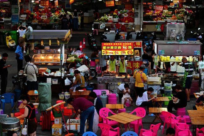 地铁夜行，食遇南宁