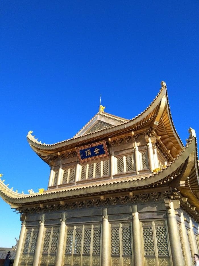 峨眉山巅，俯瞰天地间，海拔3099米，世界自然奇观！