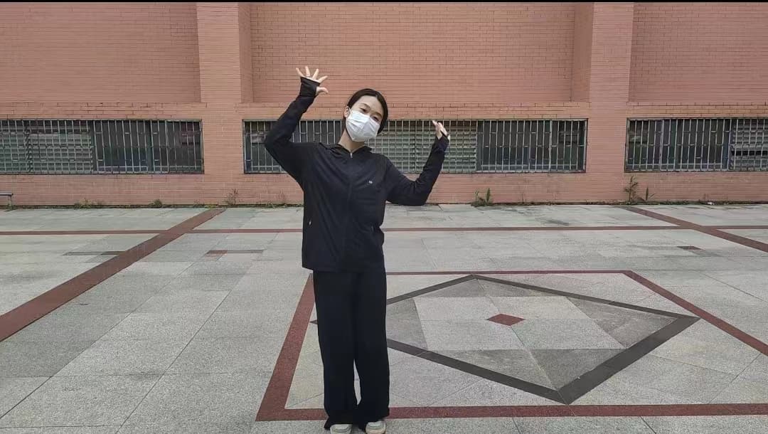 幼儿体育游戏《小马过河》：锻炼运动技能与协调能力