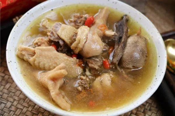 炖鸡烹饪全攻略：从食材挑选到完美出锅的完整指南
