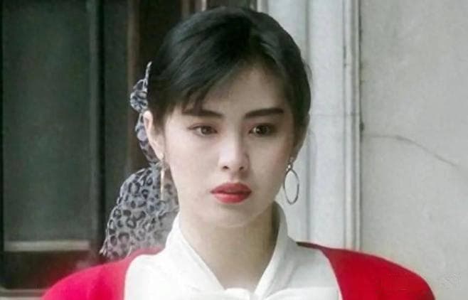 90年代的迷之审美：那些被夸成天仙的“丑头怪脸”女星