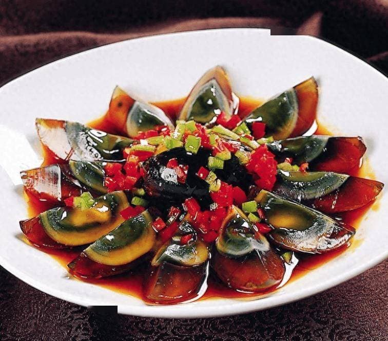 皮蛋被美国评为“最恶心食物”榜首，含铅能吃吗?告诉你答案