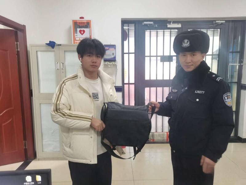 风雪无阻 温暖归途——新疆警方护航春运纪事