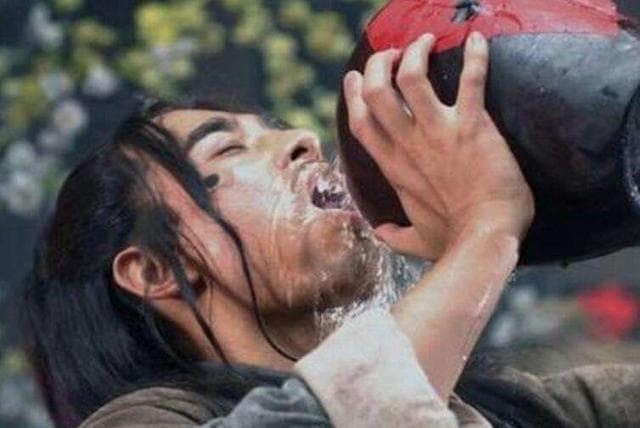 古代的酒究竟几度？为何古代人无缘无故喝很多坛也不会醉呢？