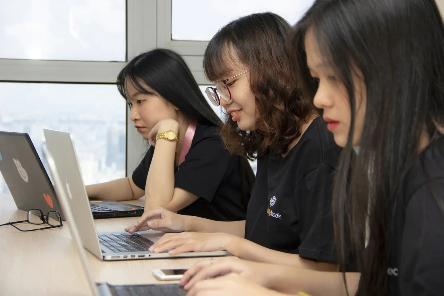 中国（重庆）职业技能公共实训中心启动2025年高校毕业生就业技能培训项目