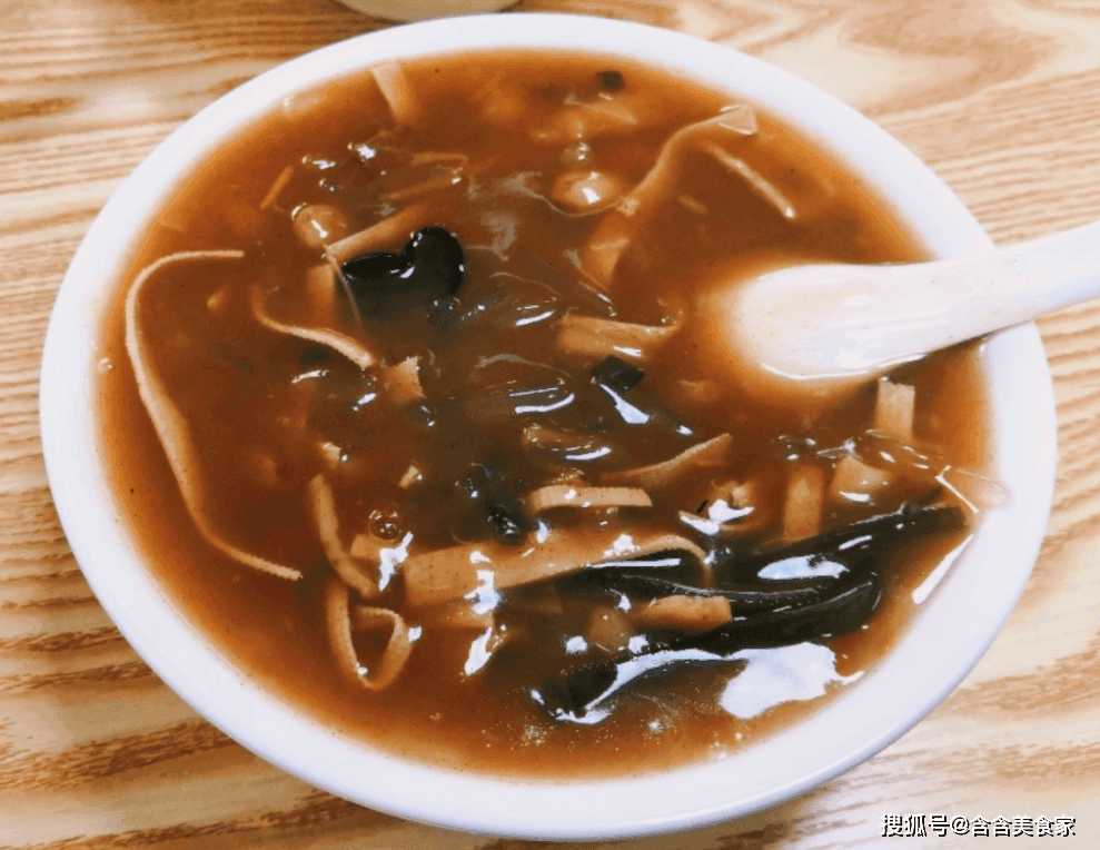 从胡辣汤到烧鸡：河南六大特色小吃完全指南