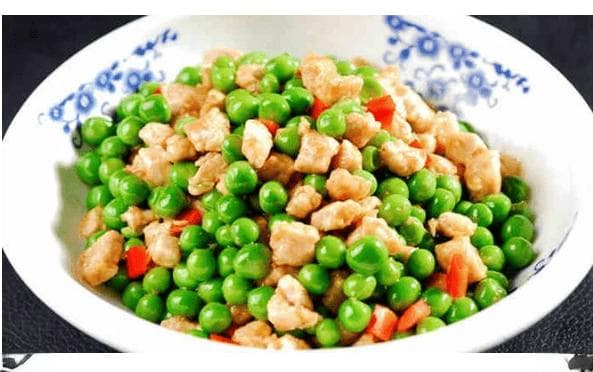 青翠欲滴，肉香四溢——青豆炒肉粒的美味秘诀