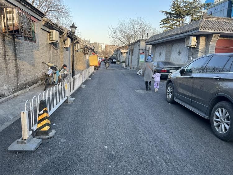 停车难题“新解”| 各地出奇招破解“城市病” 专家：出行和居住停车需分类治理