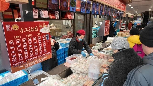 又露馅又粘锅？大师傅手把手教你煮汤圆！