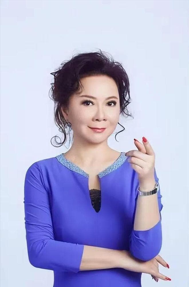 蔡明春晚背后：从排练艰辛到转型之路