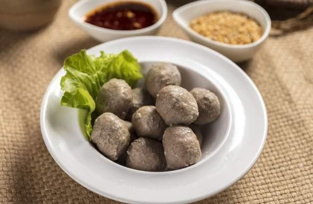 牛肉丸从手工制作迈向自动化生产的转变