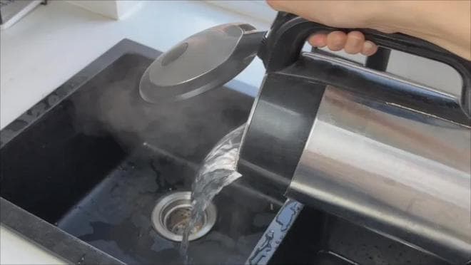 烧一样重的水，使用电和天然气哪种方式更划算？详细分析解决困扰