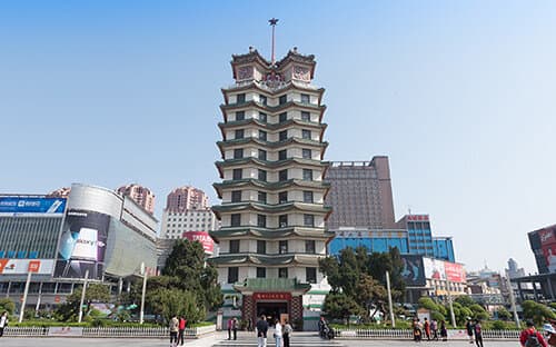 郑州二七广场：城市中心的商业与文化地标