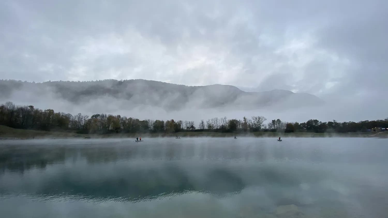 冬日泸沽湖草海：晨雾、冰雪与摩梭文化的独特邂逅