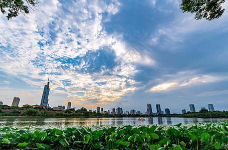 南京玄武湖旅游攻略：景点介绍、门票价格、最佳游览时间 🌸