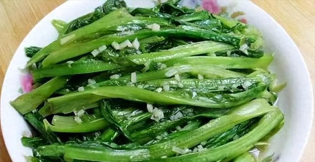 蒜蓉油麦菜：一道色香味俱佳的家常菜