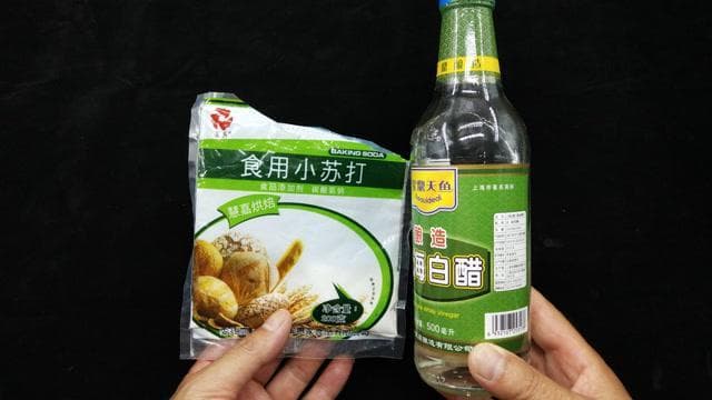 白醋和小苏打的神奇组合：清洁、除臭、养花一招通