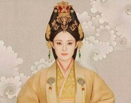 从楚国庶女到秦国太后，芈月如何逆袭？把持朝政时又有何铁腕手段？