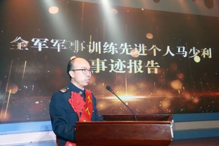 这位一级军士长太牛了！他编写的教材入选“军队重点建设教材”