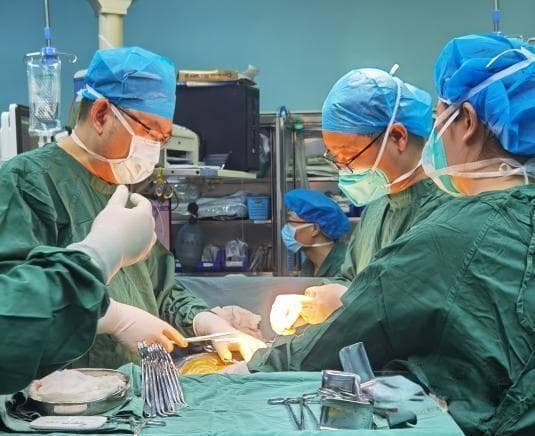 70岁老人反复便秘导致肠梗阻  专家：老年人3-4天未排便就要引起重视
