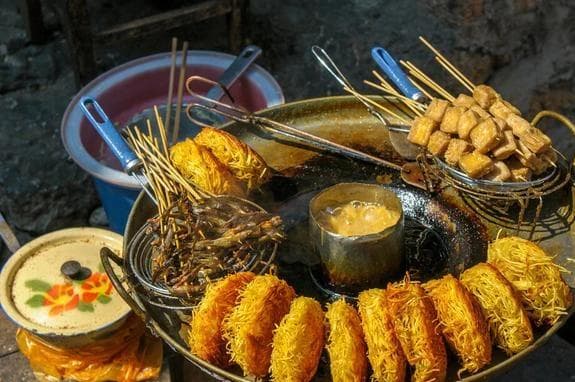 中国四大特色美食：德州扒鸡、四川腊肉、麻辣香肠与风干鸭脖