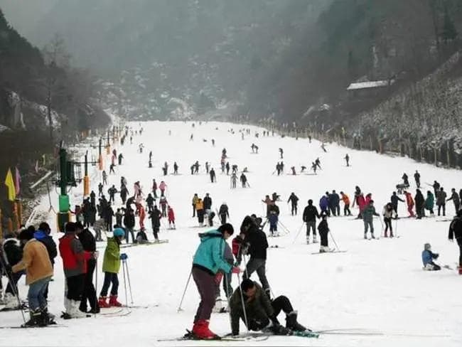 西安周边滑雪胜地翠华山：2小时车程，2000元起玩转4天