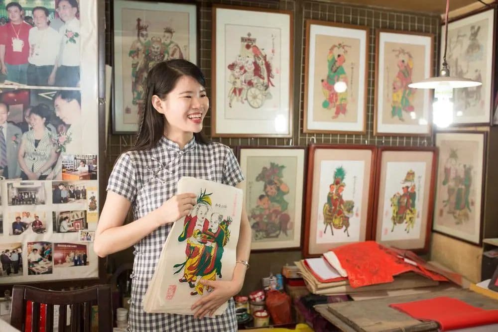 春节申遗成功，“国礼”出自禅城“年画女侠”之手！央视带你一探究竟→