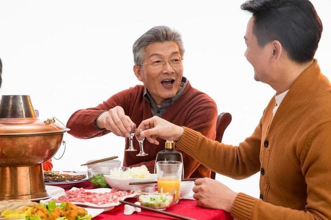 饭局识人：“客有四不请”的社交智慧