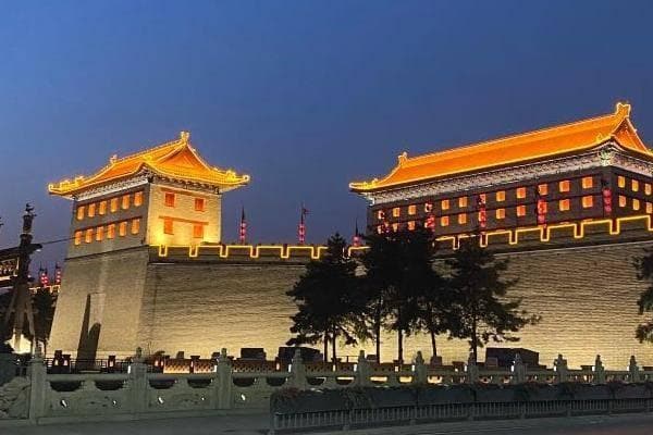 西安城墙旅游指南：全长13.74公里，多种方式轻松打卡