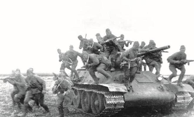 苏联二战时期王牌坦克T-34的火力演变史