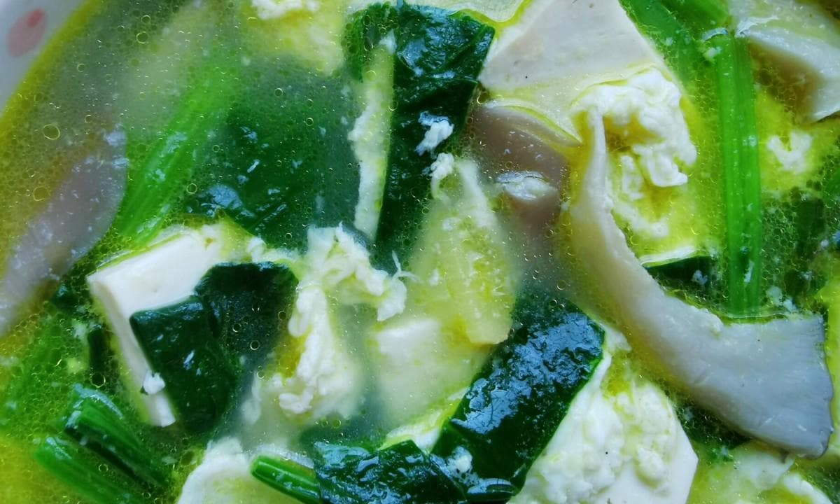 菠菜豆腐汤的做法家常（冬天这3样食物一起煮，大人老人孩子都爱吃）